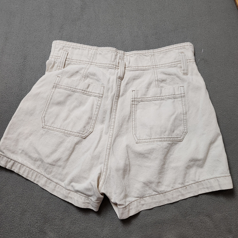 Dynamite Beige/Tan Women's Jean Shorts Sz 32 - Picture 2 of 10